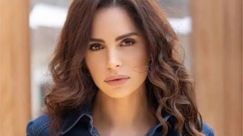 آمال ماهر تنهي تسجيل 