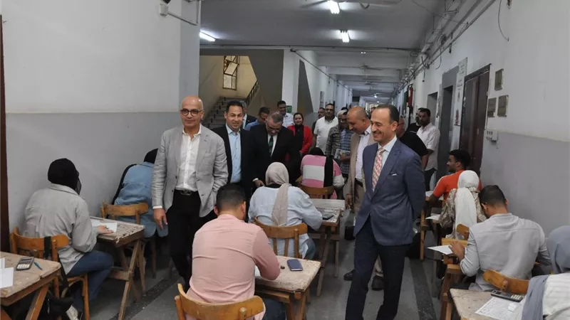 رئيس جامعة عين شمس: حريصون على توفير بيئة امتحانية ملائمة وهادئة للطلاب| صور 