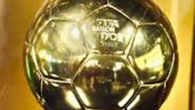 30 لاعبًا يتنافسون على الكرة الذهبية 2026.. ميسي يعود وكين ومبابي ويامال في الصدارة