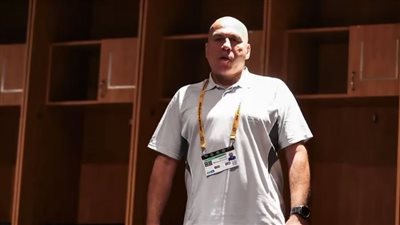 بعد إصابته.. المدير الرياضي للأهلي يطمئن على إمام عاشور في المستشفى