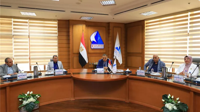 مجلس عمداء جامعة كفر الشيخ يناقش الاستعدادات للعام الجامعي الجديد ومتابعة الامتحانات