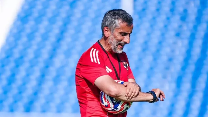 خط هجوم ناري.. هل ينجح ريفيرو في العبور بسفينة المونديال؟
