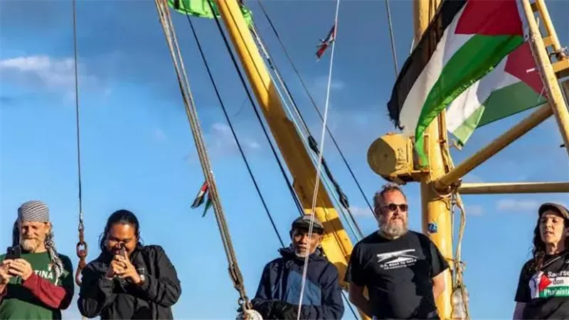 الاحتلال يعتقل طاقم 