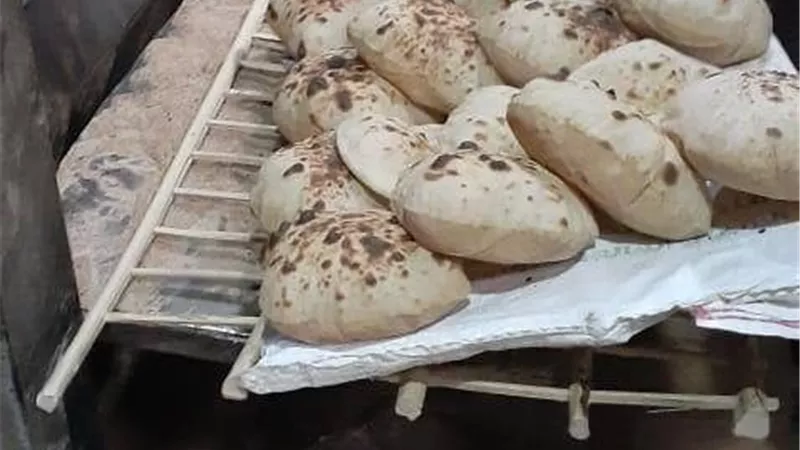 ضبط 18 شيكارة دقيق بلدي مدعم قبل بيعها بالسوق السوداء في أسيوط