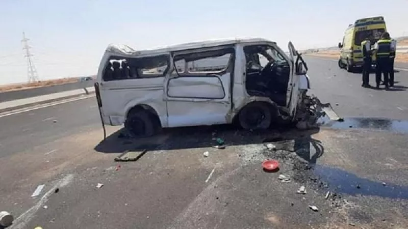  بينهم أطفال.. إصابة 10 إثر انقلاب ميكروباص على طريق المنيا