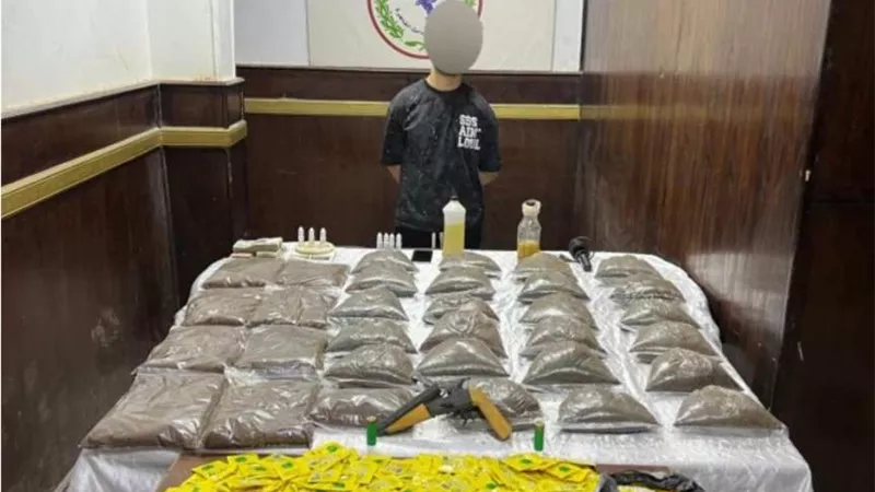 داخل  شقة سكنية بالسلام.. تفاصيل ضبط عاطل بحوزته 35 كيلو استروكس 