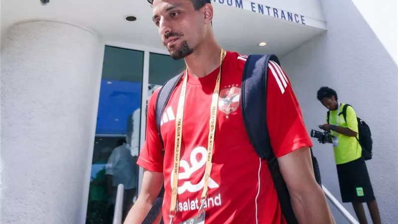 طاهر محمد طاهر: الأهلي يسير خطوة بخطوة حتى النهائي من أجل حصد اللقب