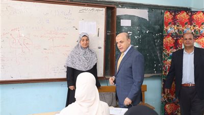 محافظ كفر الشيخ يتفقد أول أيام امتحانات الثانوية العامة بلجنة عزت الشافعي للبنات