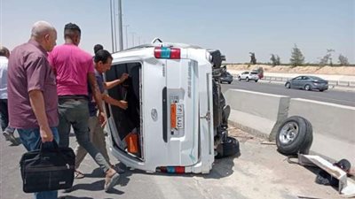 انقلاب سيارة نقل ثقيل بمدخل محور الشهيد باسم فكرى بقنا 