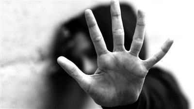 ضُبط بعد البلاغ.. عامل دليفري يتحرش بطالبة في التجمع الأول