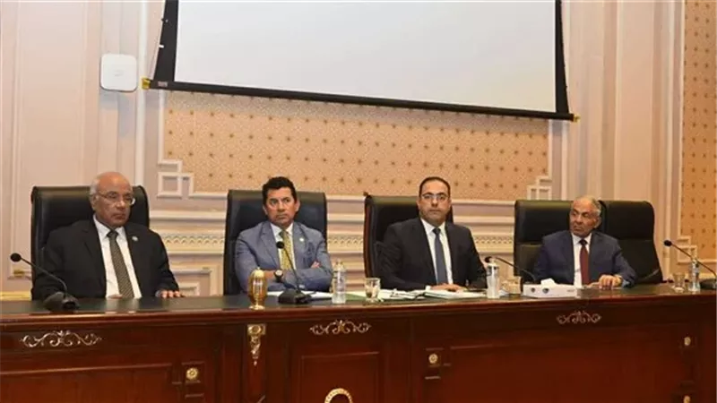 وزير الشباب والرياضة