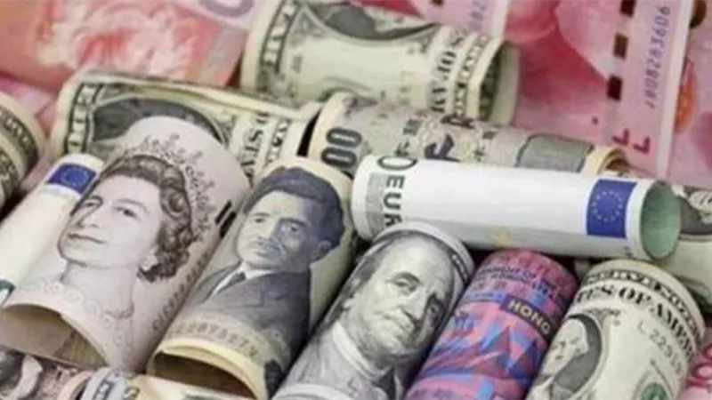 الدولار في المقدمة.. أسعار عدد من العملات الأجنبية والعربية بعد الارتفاع الأخير بالبنوك   