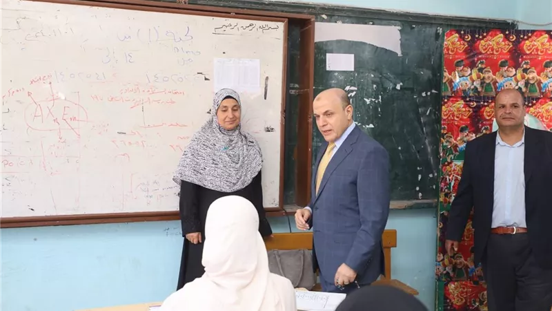 محافظ كفر الشيخ يتفقد أول أيام امتحانات الثانوية العامة بلجنة عزت الشافعي للبنات
