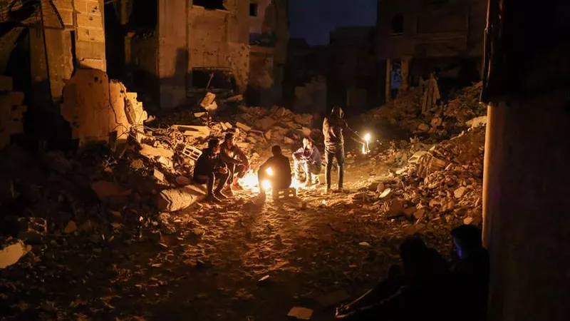 الجيش الإسرائيلي يقتل ويصيب العشرات من الفلسطينيين خلال توزيع المساعدات الغذائية في غزة 