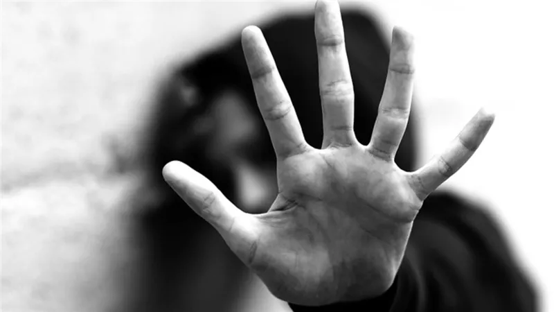 ضُبط بعد البلاغ.. عامل دليفري يتحرش بطالبة في التجمع الأول
