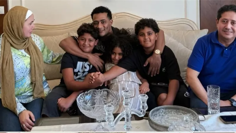 محمد رمضان يعلن انتهاء أزمة نجله علي: «الصلح تم وكسبت أخ وأخت»