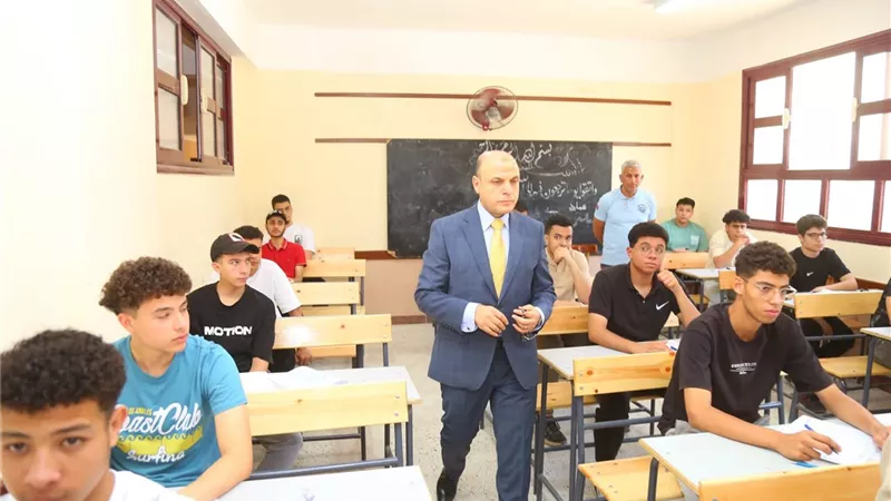 محافظ كفر الشيخ يتفقد لجان الثانوية العامة: «امتحانات في أجواء آمنة ومنضبطة»