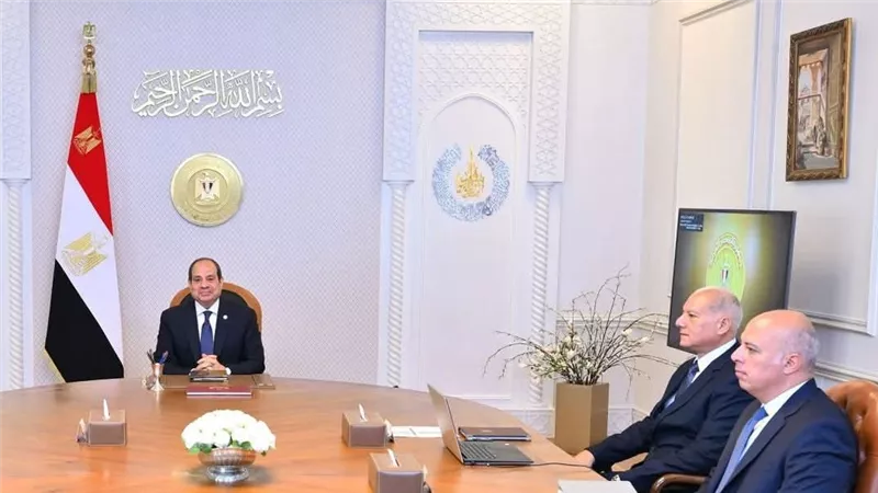 السيسي يصدق على إطلاق مبادة «مصر معاكم» للأبناء القصر للشهداء