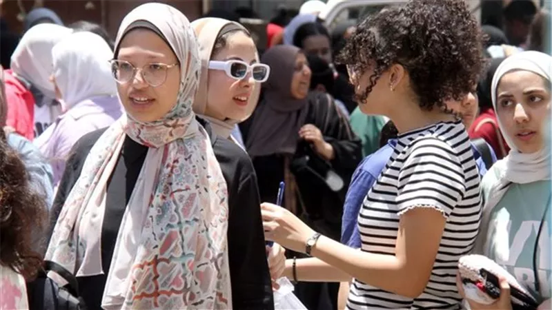 «هتمتحن إيه يوم الحد».. جدول امتحانات الثانوية العامة 2025