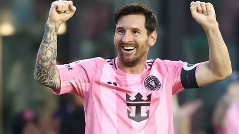 بثنائية.. ميسي يحقق الفوز الأول في كأس العالم ويقترب من الثمن نهائي 