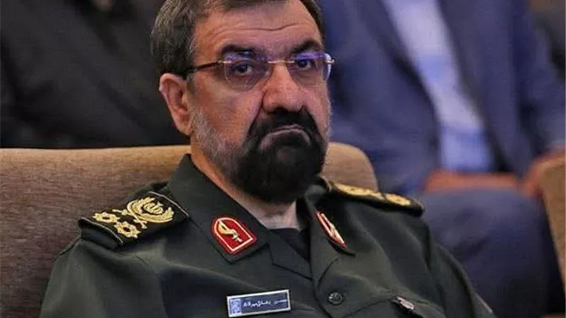 طهران تهدد دول الجوار باستهداف طرق النفط والمصالح الأمريكية