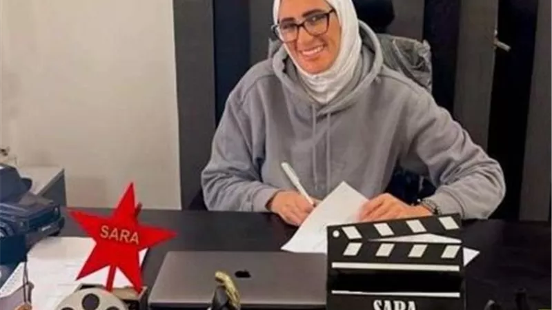 نجوم الفن يساندون المخرجة سارة وفيق في عزاء والدتها