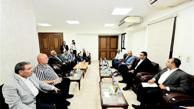 وزير الإسكان ومحافظ المنيا يناقشان مع نواب البرلمان تقدم مشروعات 