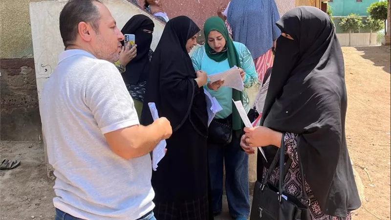 «خدمتكم لحد باب البيت».. حملة طرق الأبواب لتنظيم الأسرة تصل كفر الشيخ
