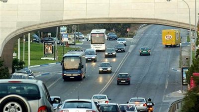 النشرة المرورية.. كثافات مرورية متحركة على أغلب محاور القاهرة والجيزة