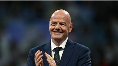 رئيس فيفا يقطع 100 ألف كم لمتابعة مباريات كأس العالم 2026