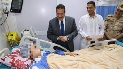 محافظ المنوفية يزور مصابي حادث الطريق الإقليمي (صور)