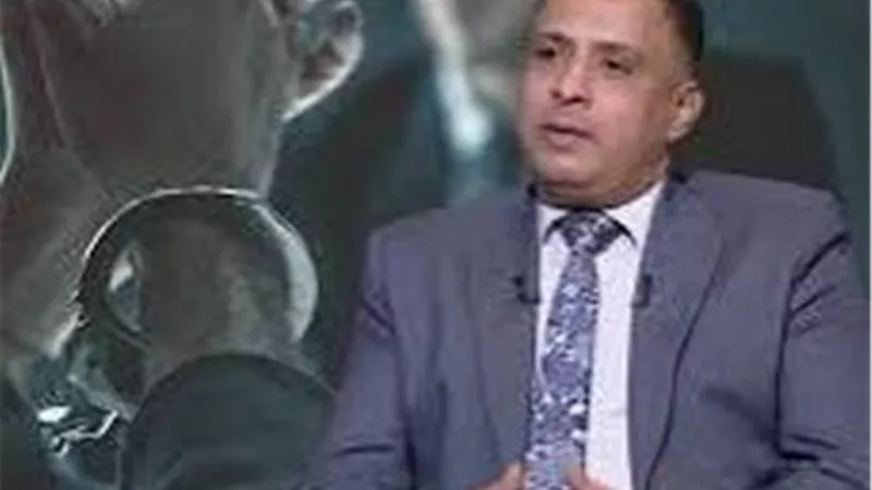 قانوني يوضح العقوبة المتوقعة للمتهمين بإجبار شاب على ارتداء ملابس نسائية