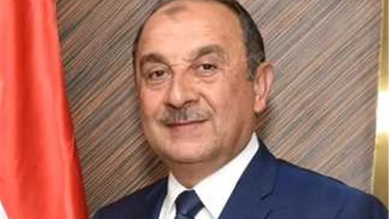 وزير قطاع الأعمال يبحث تطوير صناعة الغزل والنسيج