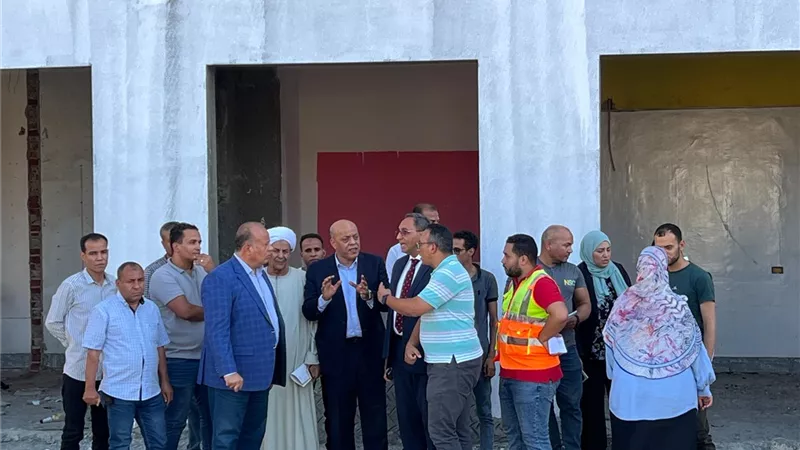 محافظ قنا: نسعى لمدينة خضراء صديقة للبيئة