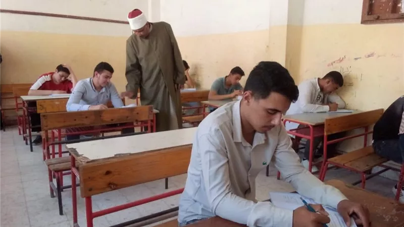 وسط إجراءات مشددة.. طلاب الثانوية الأزهرية بكفر الشيخ يؤدون امتحان اللغة الأجنبية