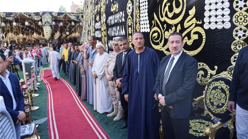 محافظ المنوفية يتلقى العزاء في ضحايا حادث الإقليمي بكفر السنابسة