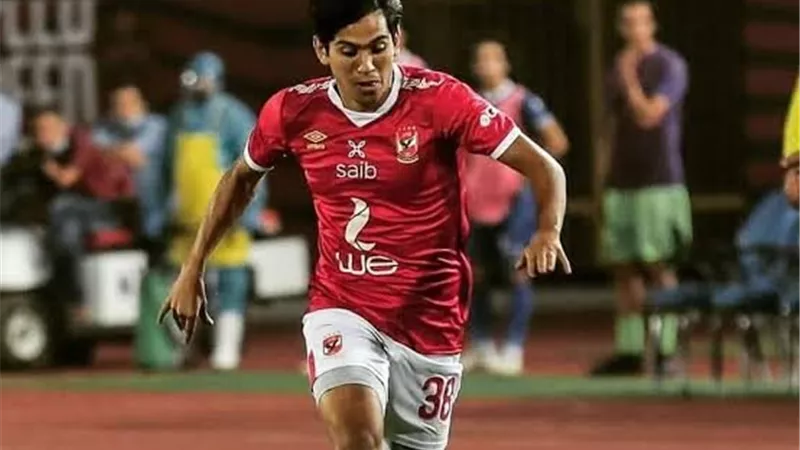 خلال الموسم الجديد.. محمد شكري يتمركز بالظهير الأيسر للقلعة الحمراء 