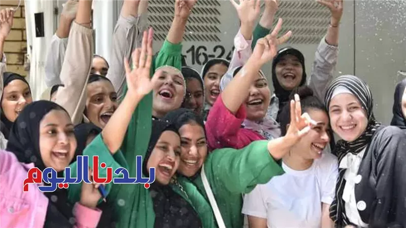 فرحة طلاب الثانوية العامة بعد امتحان اللغة الأجنبية الأولى: «الأسئلة سهلة»