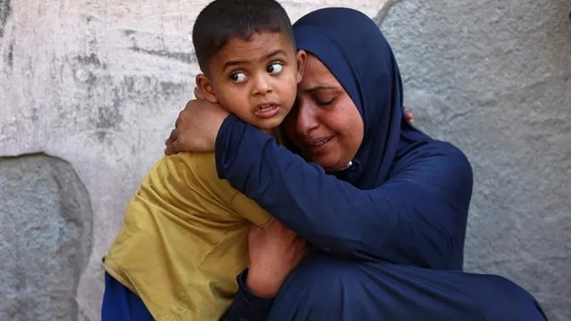 استشهاد 14 فلسطينيًا بينهم أطفال في غارات إسرائيلية على قطاع غزة