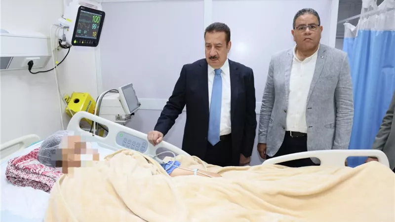محافظ المنوفية يزور مصابي حادث الإقليمي: أنا تحت أمركم وفي خدمتكم