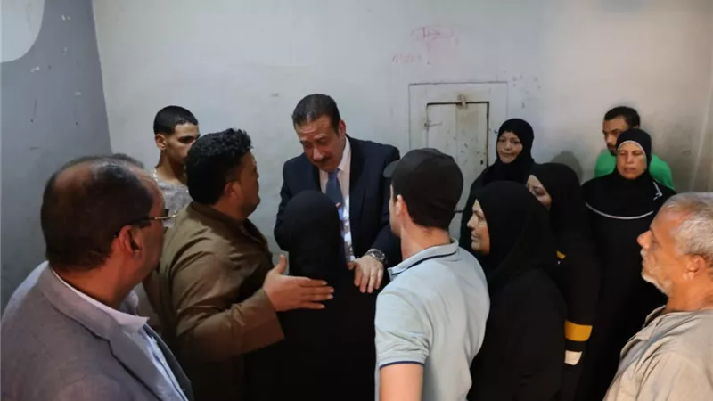 بالصور.. محافظ المنوفية يقدم واجب العزاء لأسرة سائق حادث الطريق الإقليمي