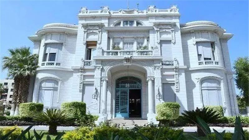 جامعة عين شمس تكشف عن تفاصيل تعدي خريجة بكلية البنات على فرد أمن