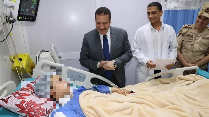 محافظ المنوفية يزور مصابي حادث الطريق الإقليمي (صور)