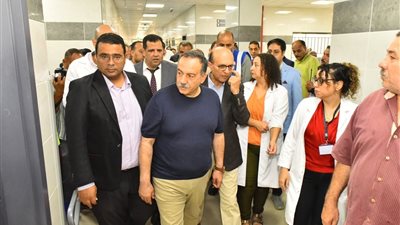 محافظ أسيوط يفتتح مبنى العيادات الخارجية بتكلفة 1.3 مليار جنيه