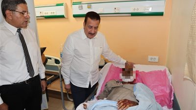 محافظ المنوفية يتفقد مستشفى الباجور العام للاطمئنان على مصابي حادث الإقليمي| صور