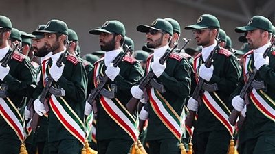 الحرس الثوري الإيراني يسقط مسيرة بمدينة شيراز.. ويعلن استهداف مواقع أمريكية وإسرائيلية