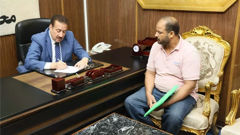 محافظ المنوفية يوجه بصرف مساعدات مالية وعينية لعدد من الحالات.. صور 