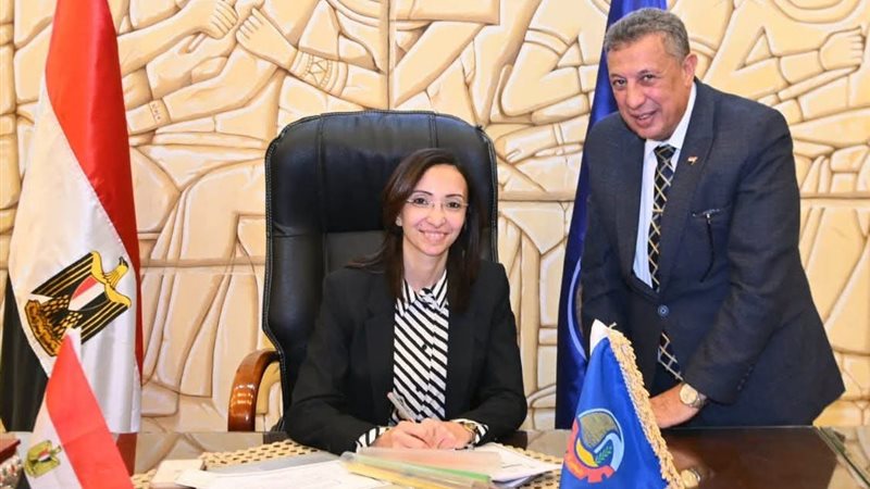  محافظ البحيرة تعتمد