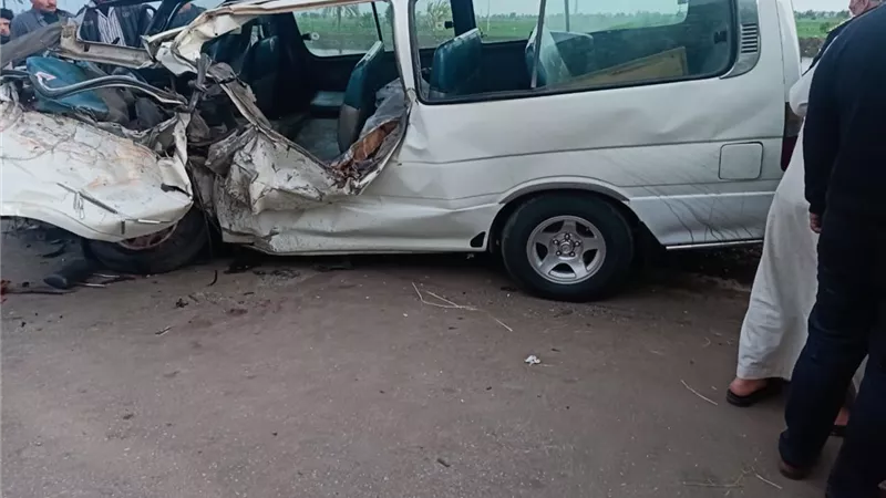 تصادم بين ميكروباصين على طريق الصحراوي يؤدي لإصابة 19 شخصًا
