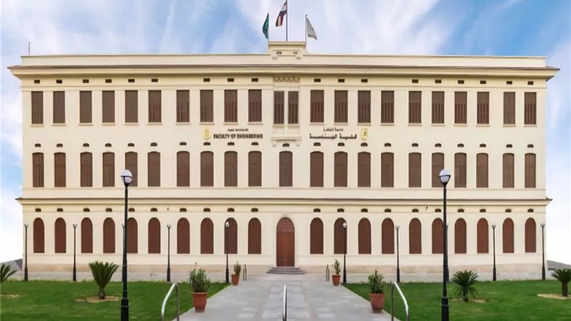 رئيس جامعة القاهرة: كلية الهندسة شريك في تطوير أول جهاز تنفس صناعي مصري  